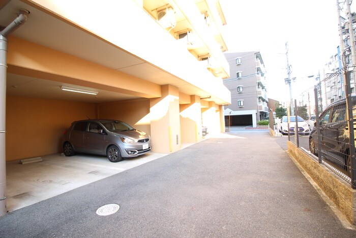 物件外観写真5　(駐車場)