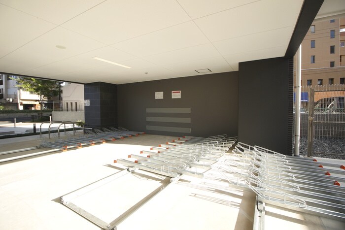 物件外観写真4　(駐輪場)