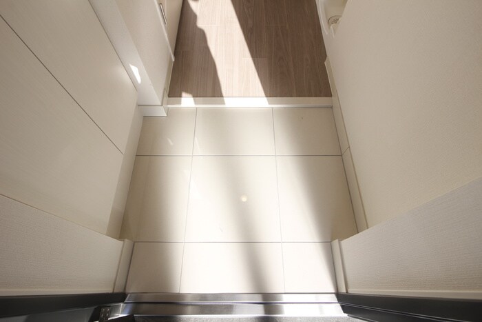 物件内観写真16　(玄関)