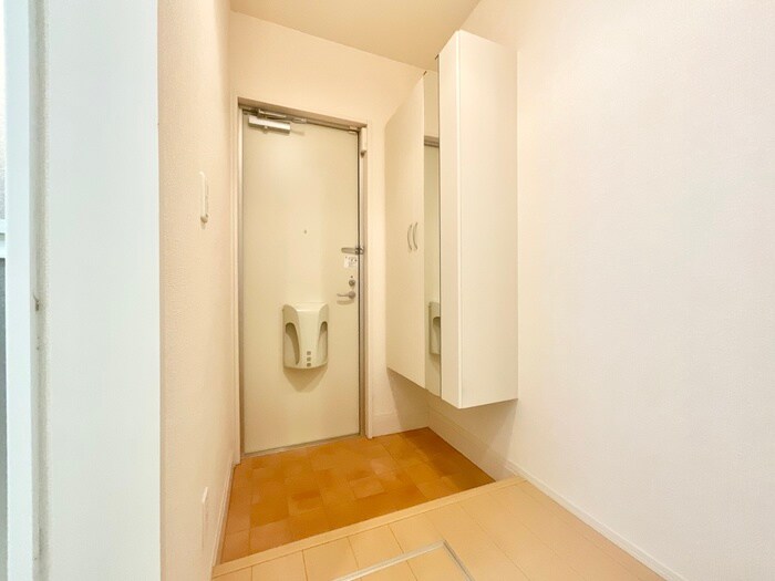 物件内観写真14　(玄関)