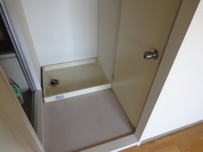 物件内観写真12　(洗濯機置場)