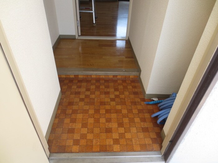 物件内観写真16　(玄関)