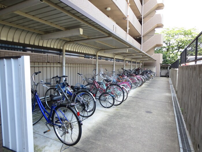 物件外観写真4　(駐輪場)