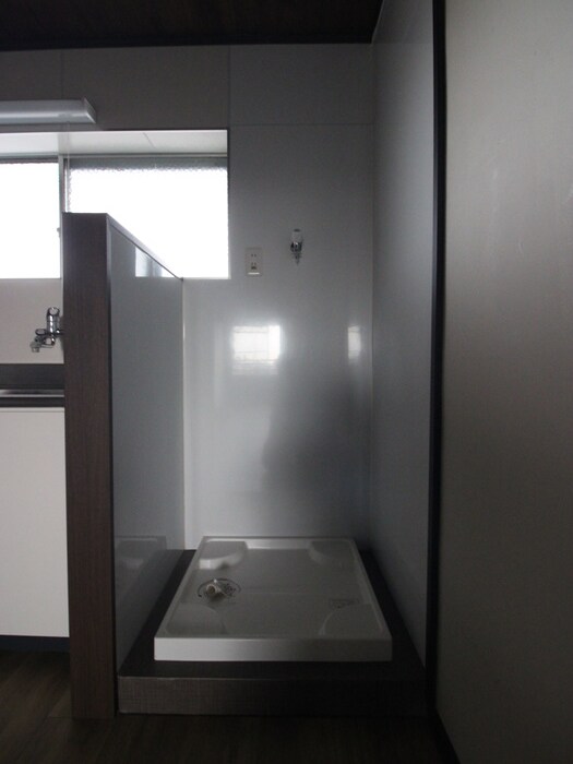 物件内観写真8　(洗濯機置場)