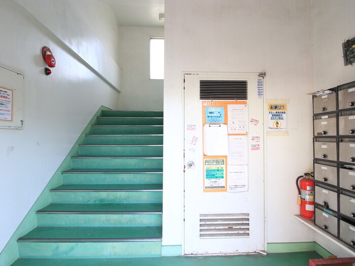 物件外観写真4　(エントランス部分)