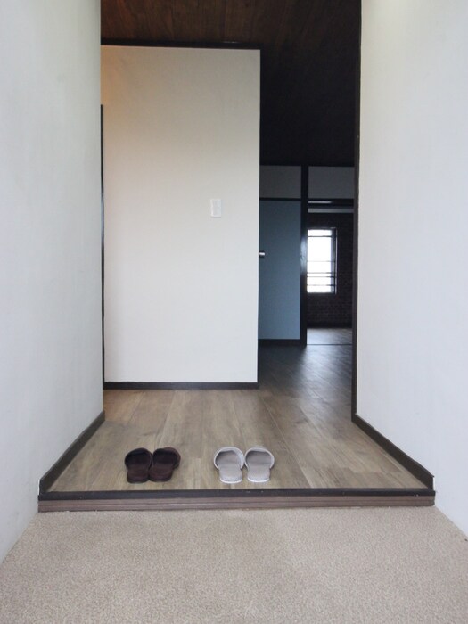 物件内観写真16　(玄関)