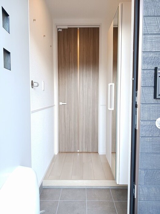 物件内観写真7　(玄関)