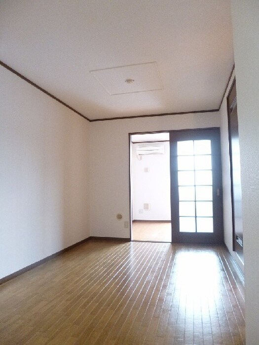 物件内観写真2　(居室)