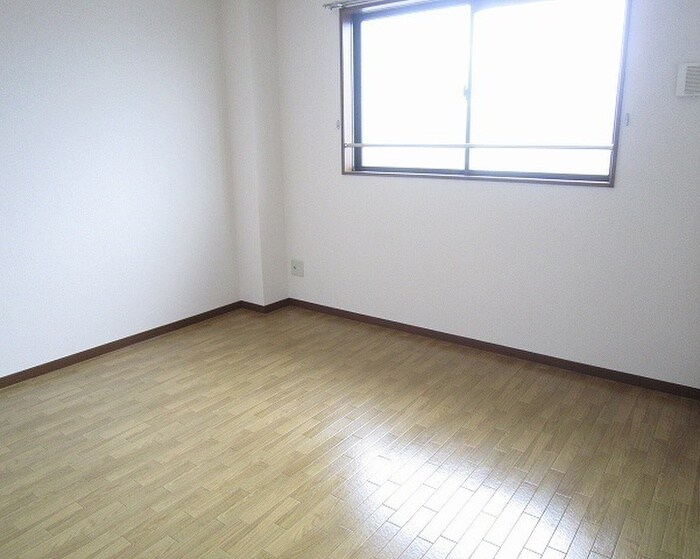 物件内観写真3　(居室)