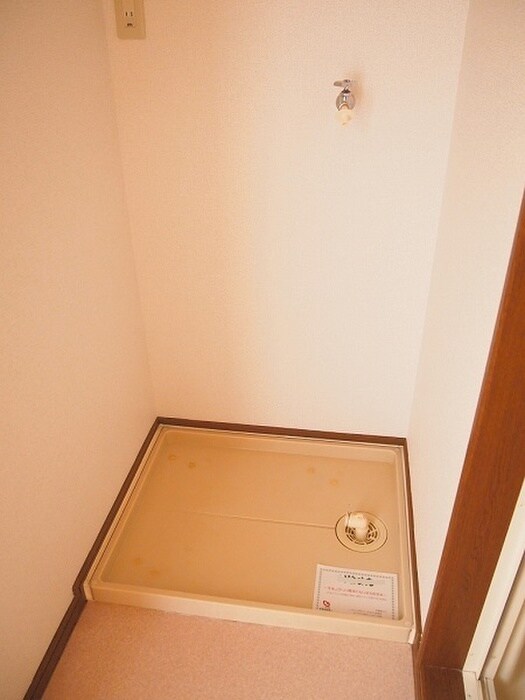 物件内観写真8　(洗濯機置場)