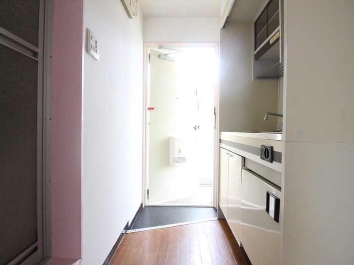 物件内観写真18　(玄関)