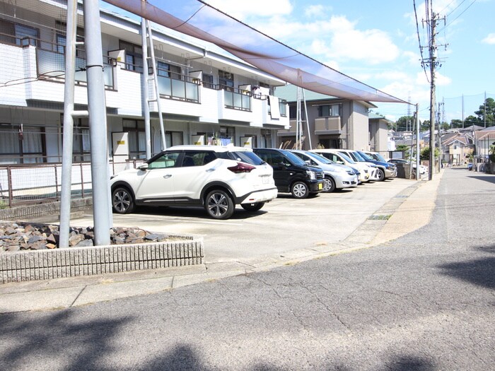 物件外観写真3　(駐車場)