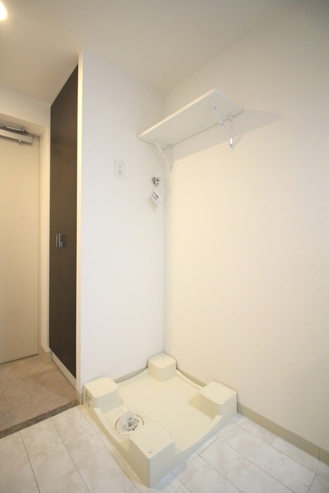 物件内観写真10　(洗濯機置場)