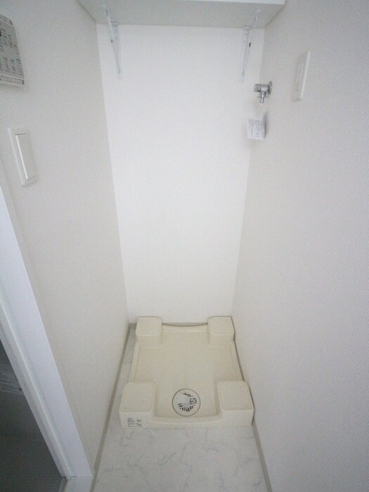 物件内観写真12　(洗濯機置場)