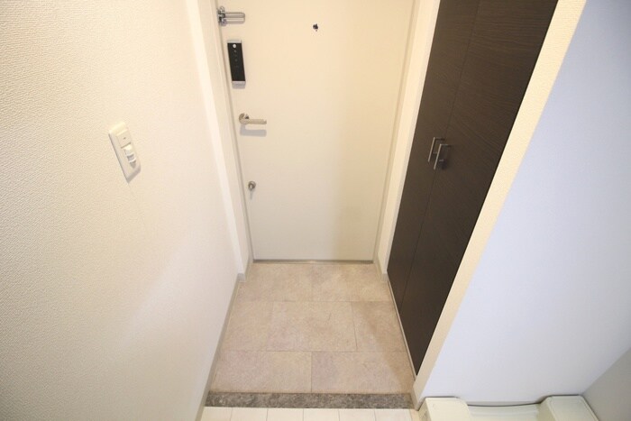 物件内観写真17　(玄関)
