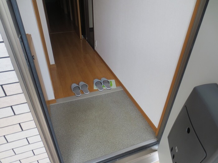物件内観写真4　(玄関)