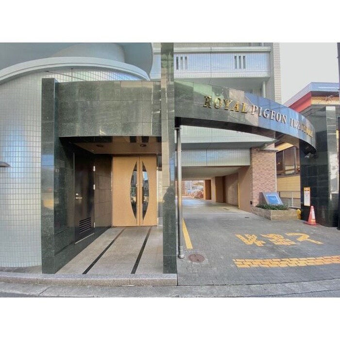 物件外観写真3　(エントランス部分)