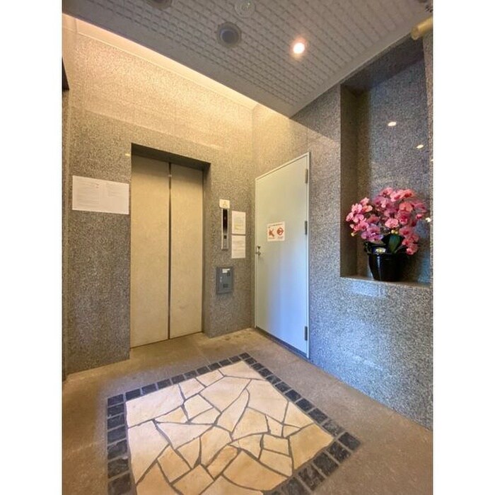 物件外観写真5　(エントランス部分)