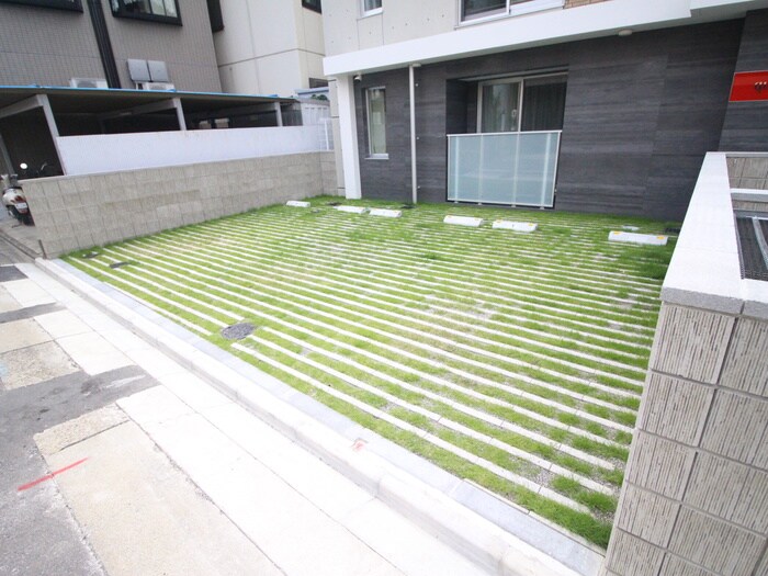 物件外観写真6　(駐車場)