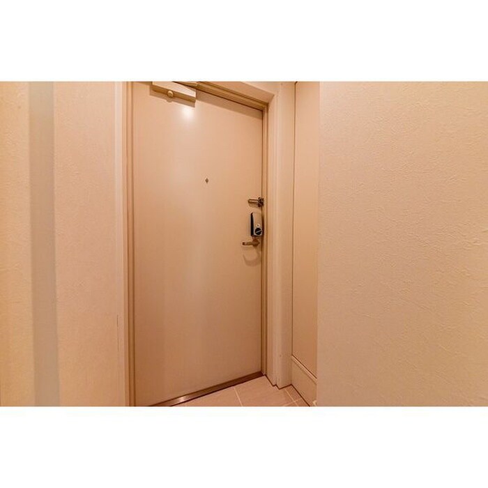 物件内観写真16　(玄関)