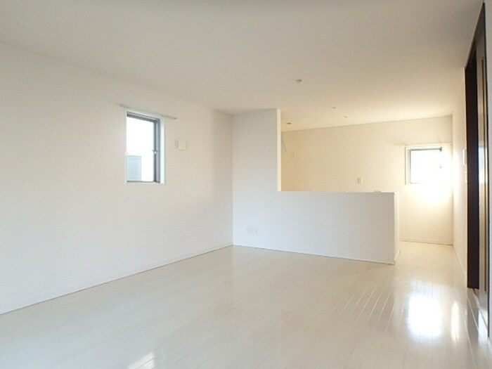 物件内観写真2　(居室)