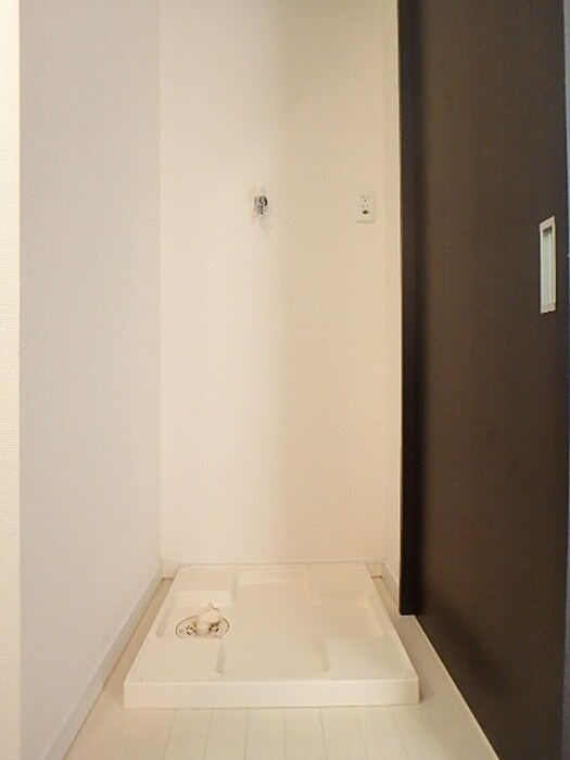 物件内観写真9　(洗濯機置場)