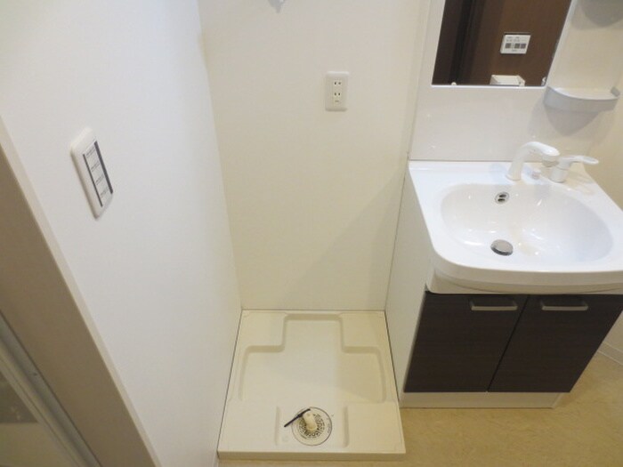 物件内観写真16　(洗濯機置場)