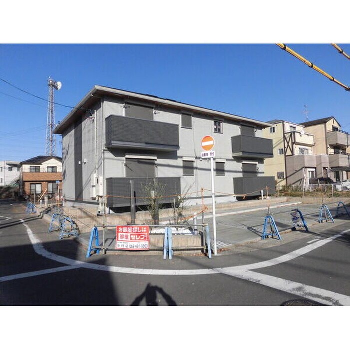 物件外観写真1　(建築中)