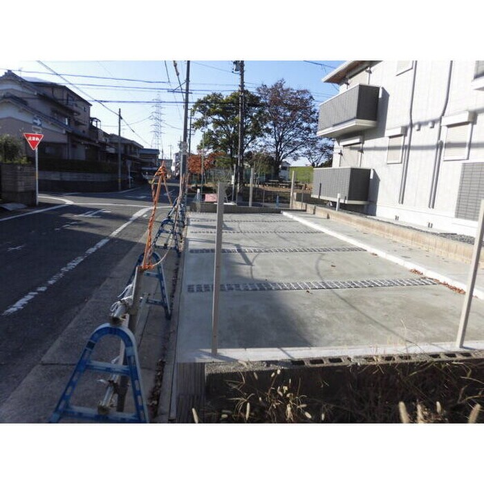 物件外観写真5　(駐車場)