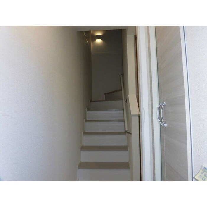 物件内観写真16　(玄関)