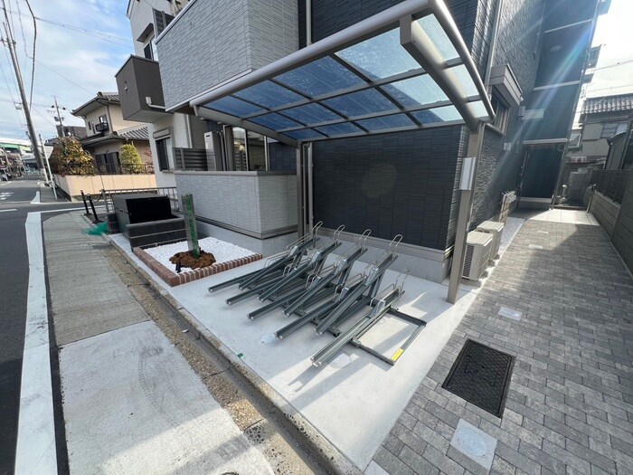 物件外観写真3　(駐輪場)