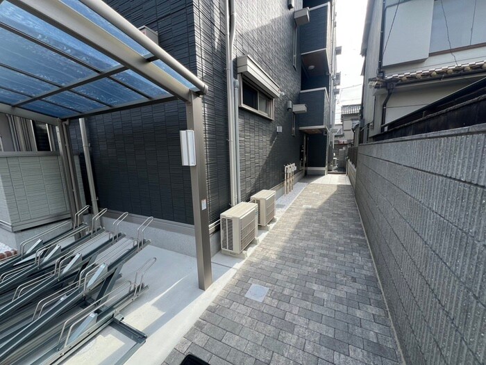 物件外観写真5　(エントランス部分)