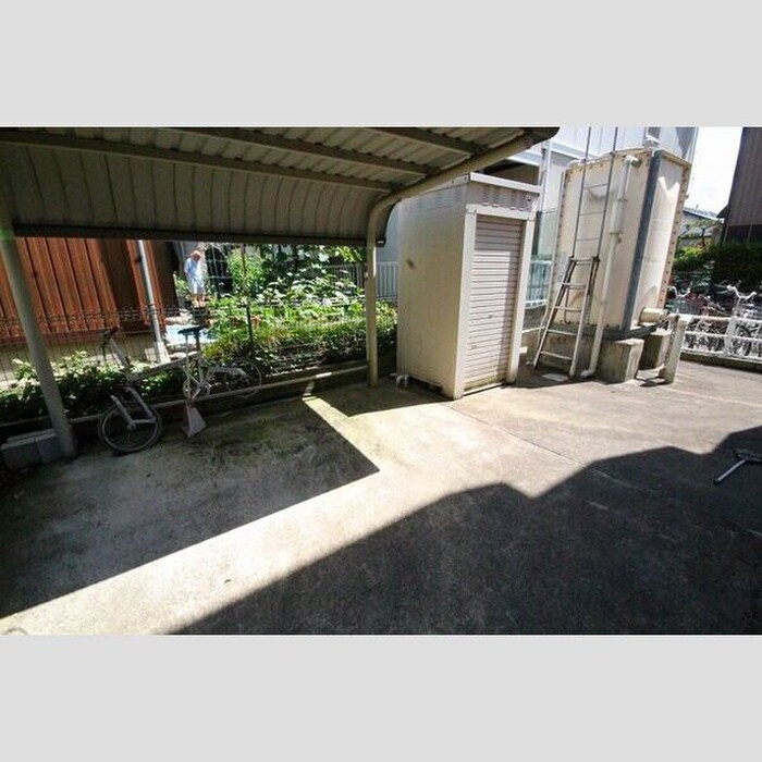 物件外観写真2　(駐輪場)
