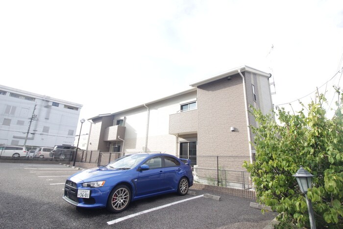 物件外観写真2　(駐車場)