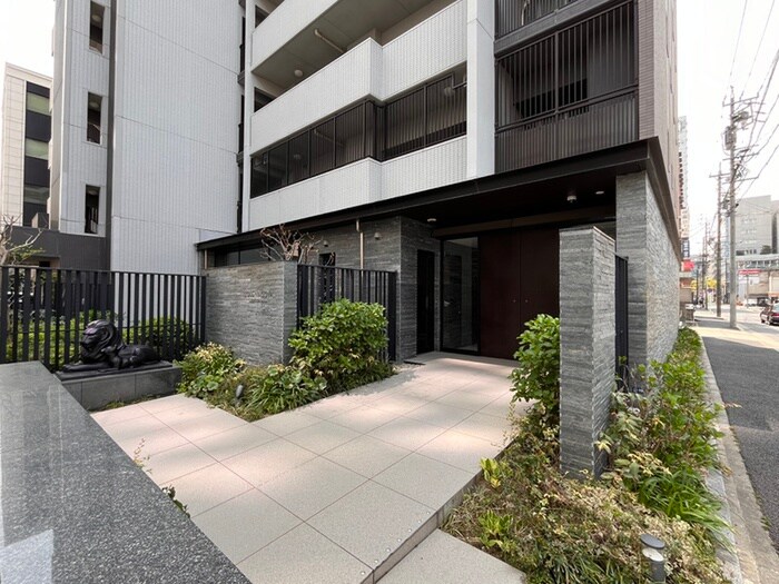 物件外観写真2　(エントランス部分)