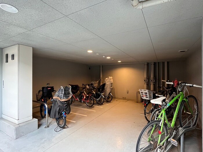 物件外観写真5　(駐輪場)