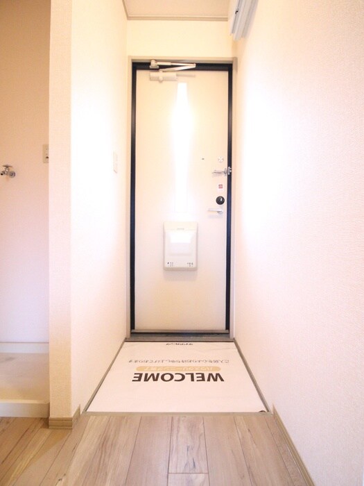 物件内観写真11　(玄関)