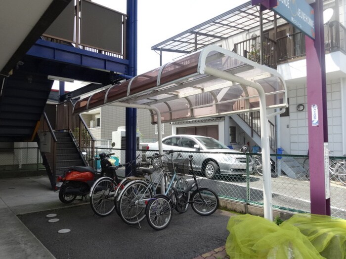 物件外観写真3　(駐輪場)