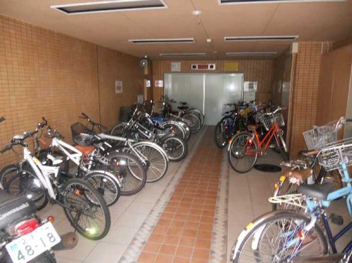 物件外観写真3　(駐輪場)