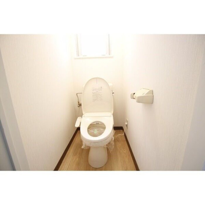 物件内観写真8　(トイレ)