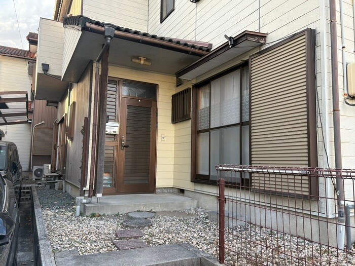 物件外観写真6　(エントランス部分)