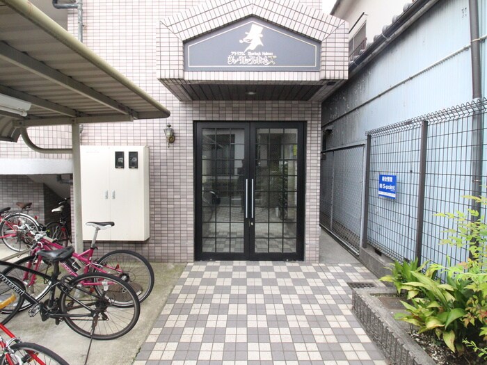 物件外観写真2　(エントランス部分)