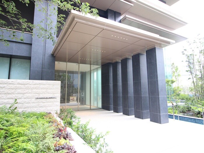 物件外観写真3　(エントランス部分)