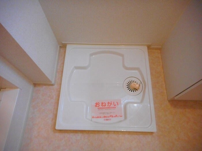 物件内観写真2　(洗濯機置場)