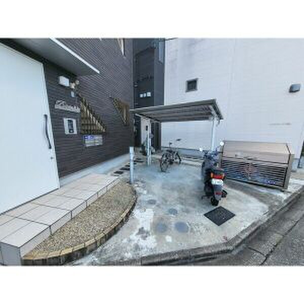 物件外観写真3　(駐輪場)
