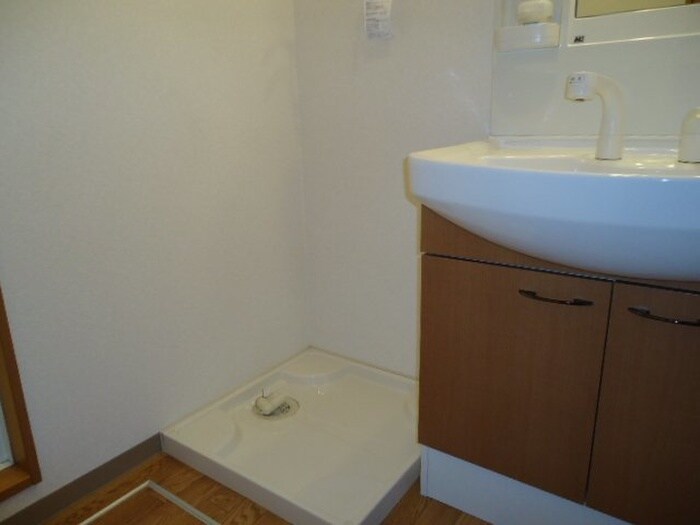 物件内観写真17　(洗濯機置場)