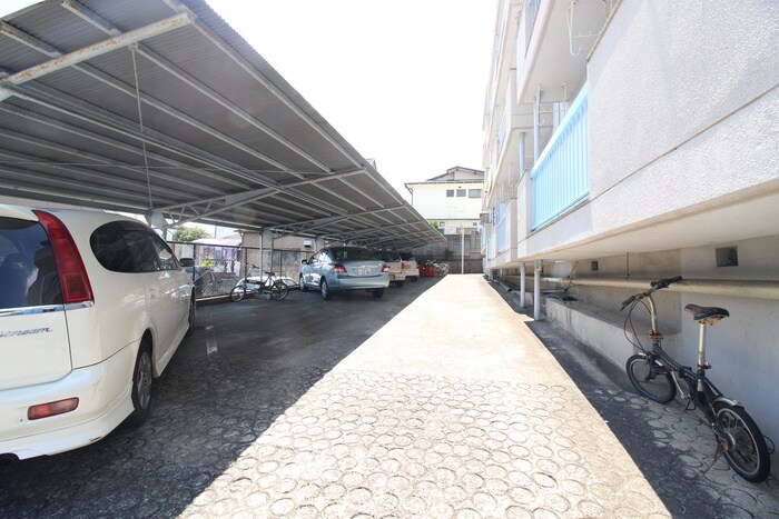 物件外観写真4　(駐車場)