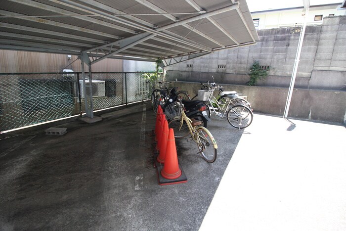 物件外観写真5　(駐輪場)