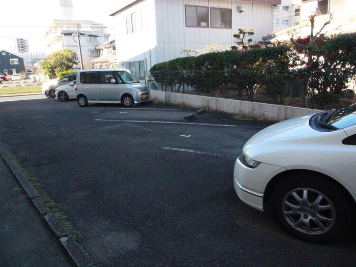 物件外観写真6　(駐車場)