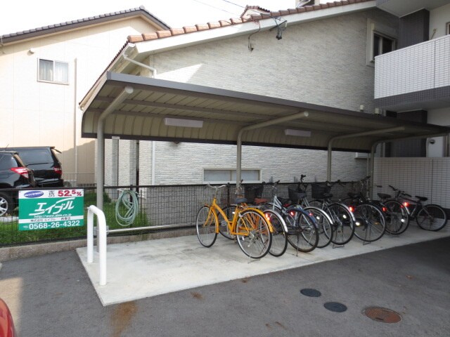 物件外観写真3　(駐輪場)